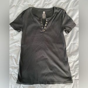 Kindred Bravely nursing top in size Medium